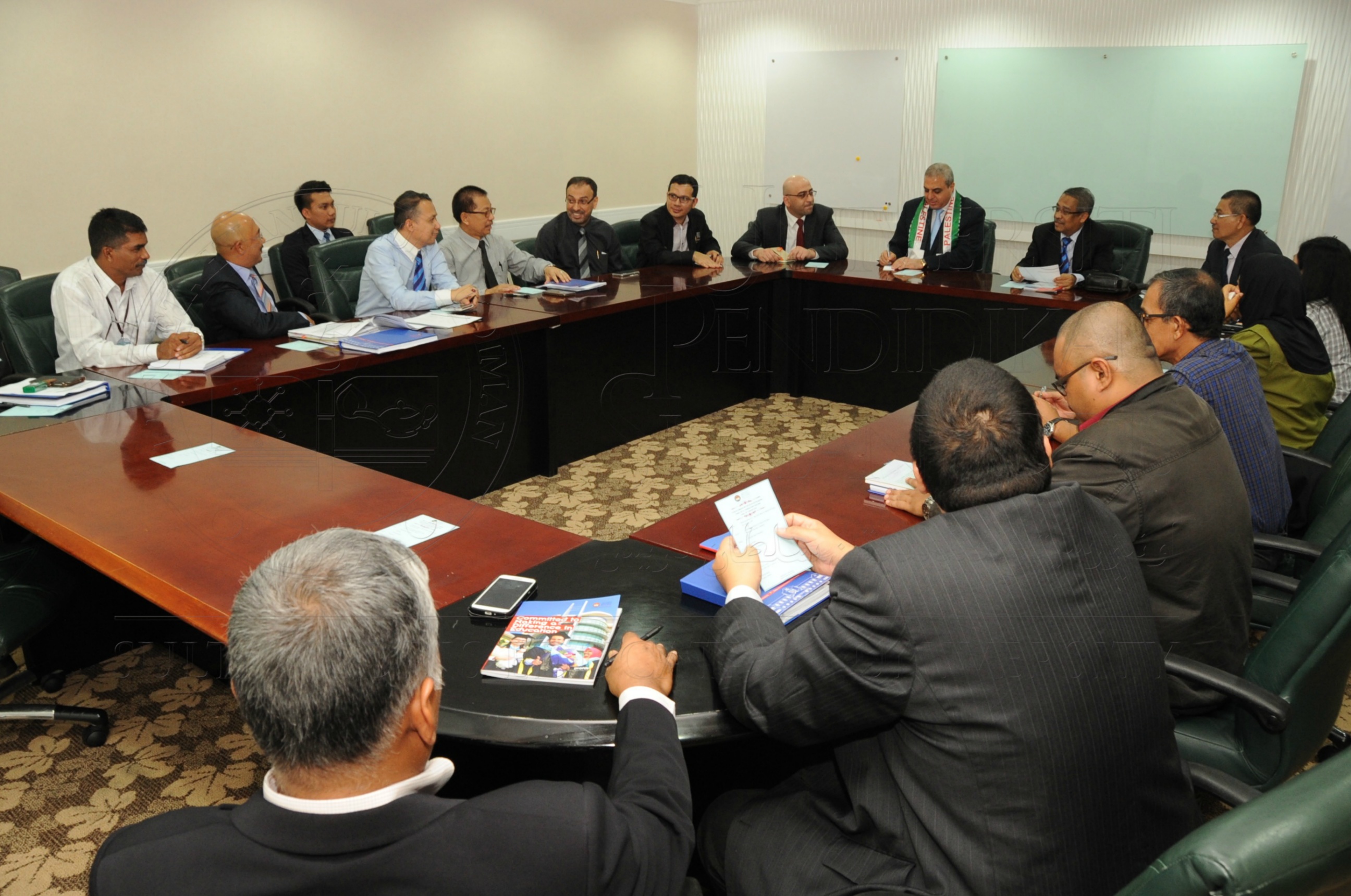 PRO 16 3 PALESTINEHAS 7630